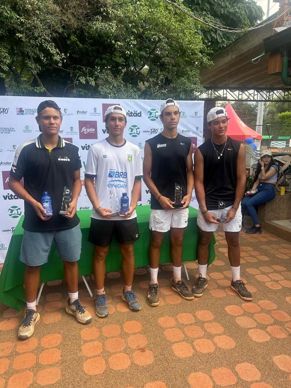 Livas, Storck, Winheski e Guto