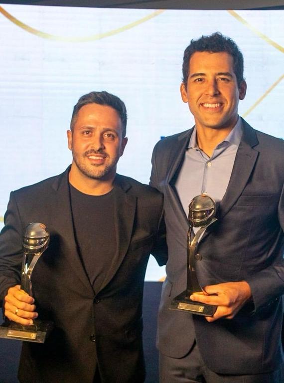 Bentivoglio e Moraes na premiação do Capacete de Ouro