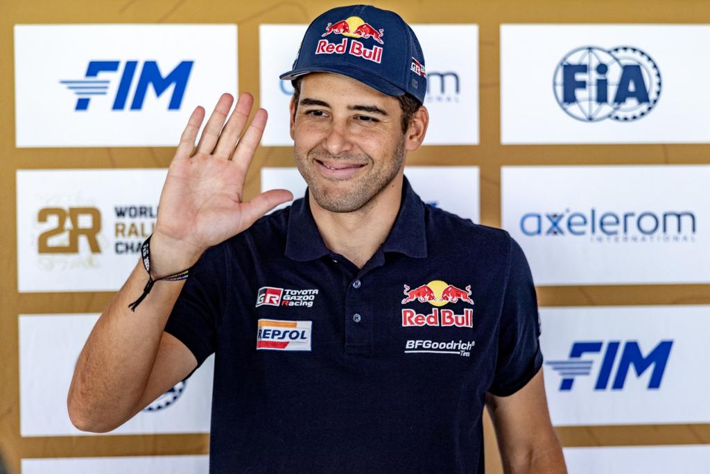 Moraes durante apresentação do Mundial de Rally Raid, em fevereiro