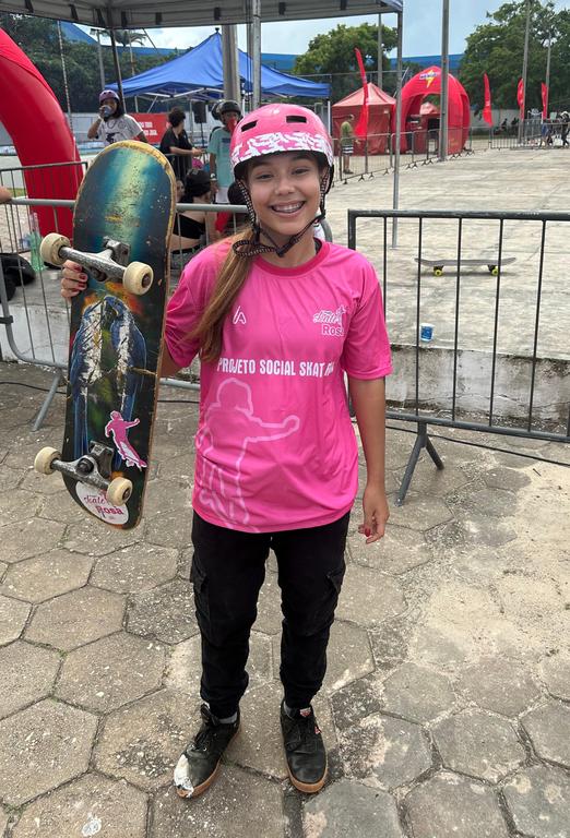Nikoly Santos criou o Projeto Skate Rosa