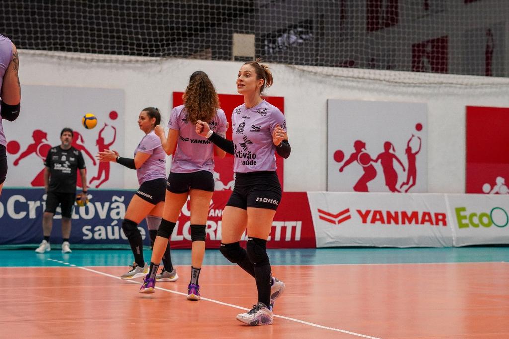 A líbero Camila Brait