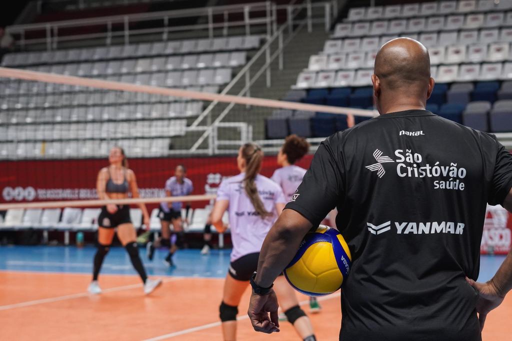 Osasco treina antes de embarcar para BH