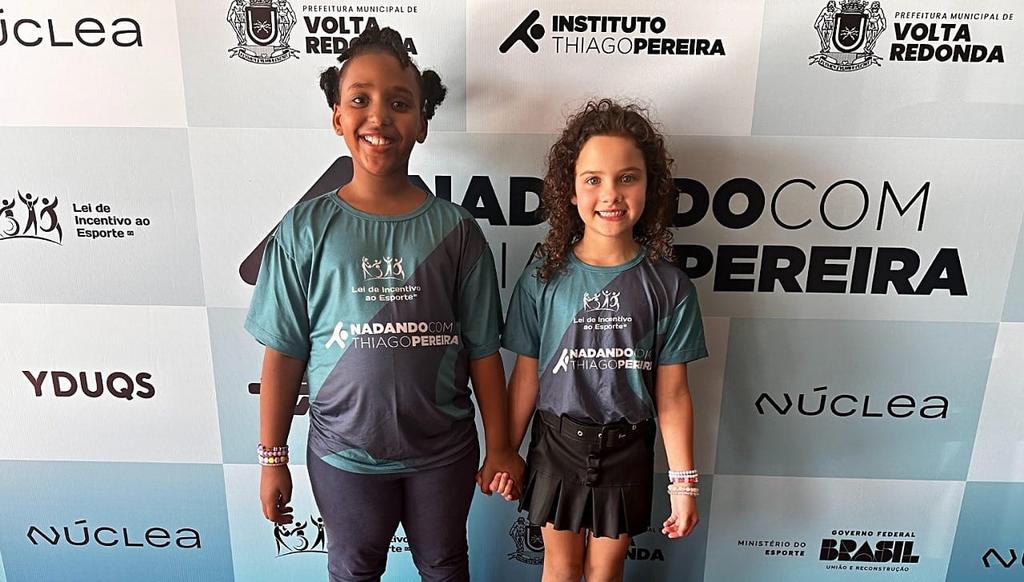 Novos alunos do projeto Nadando com Thiago Pereira