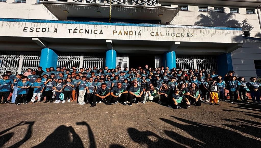 Turma nova no projeto Nadando com Thiago Pereira 2025